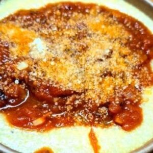 פולנטה ברוטב עגבניות ופרמזן