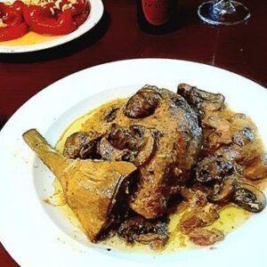 פיקטה חזה עוף ארטישוק ופטריות ברוטב שמנת מתוקה וברנדי
