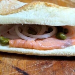 כריך סולמון מעושן נורווגי